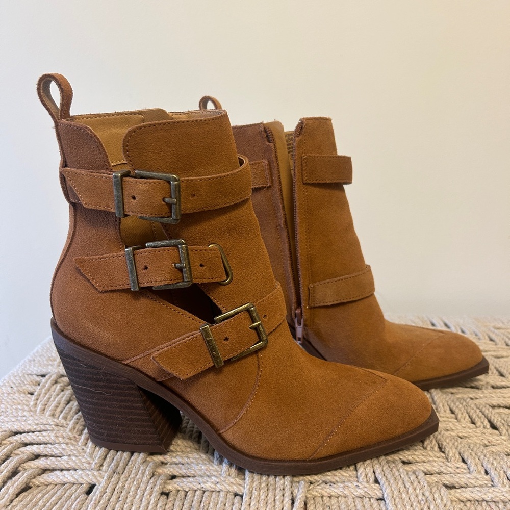 Crown vintage suede ankle boots